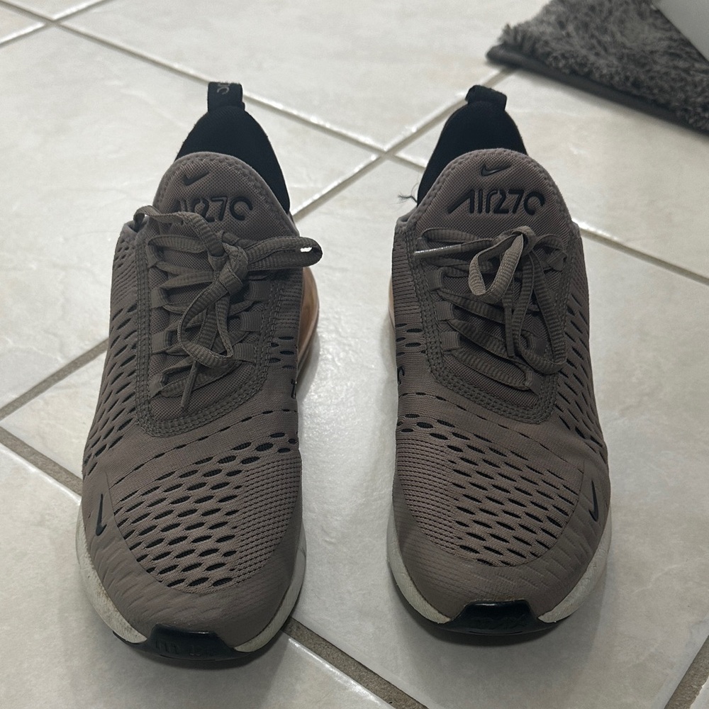 Nike Air Max 270 Big Kids’ 6.5/Women’s 8 - Picture 2 of 10